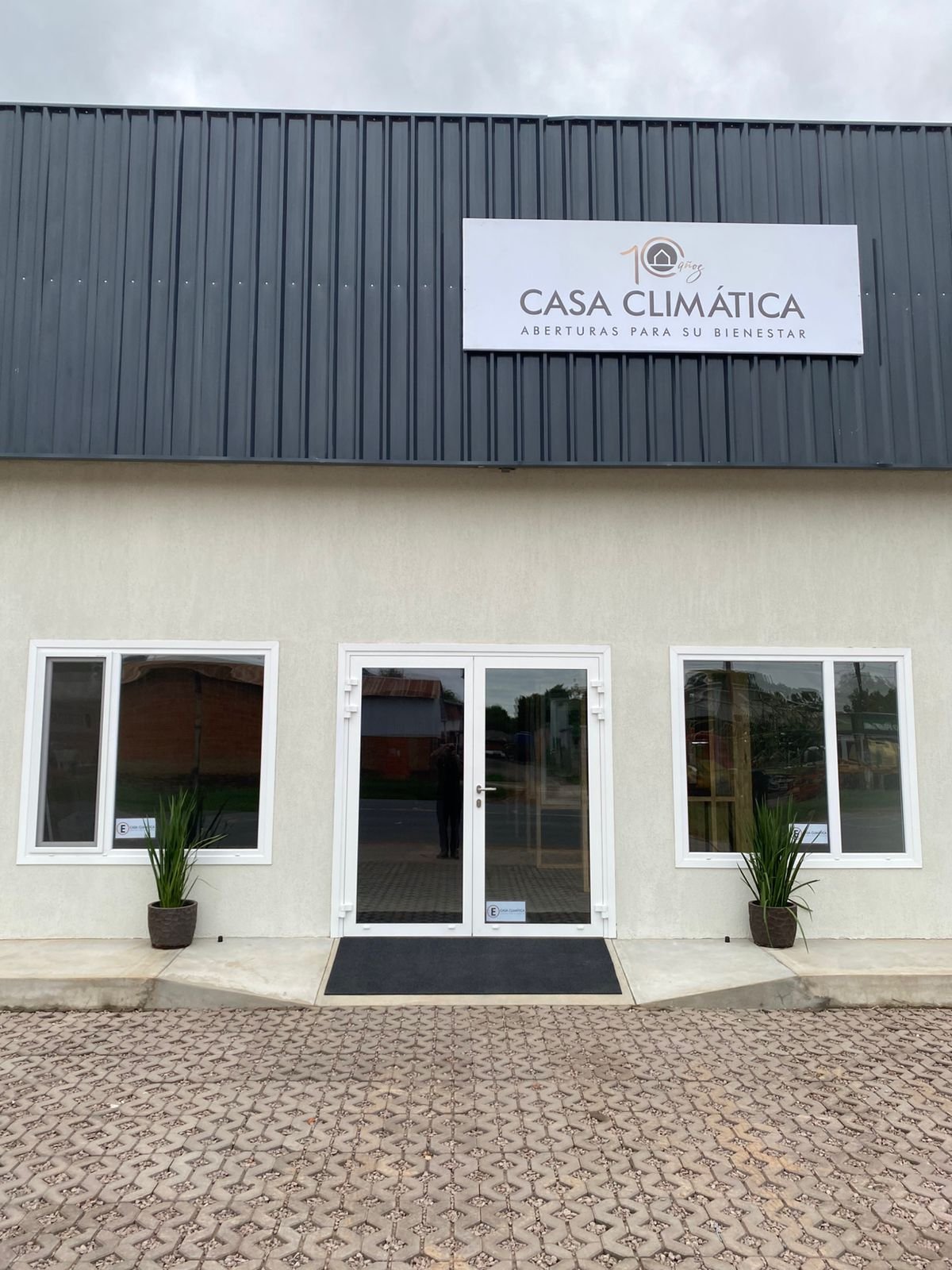 Eingang Showroom Loma Plata