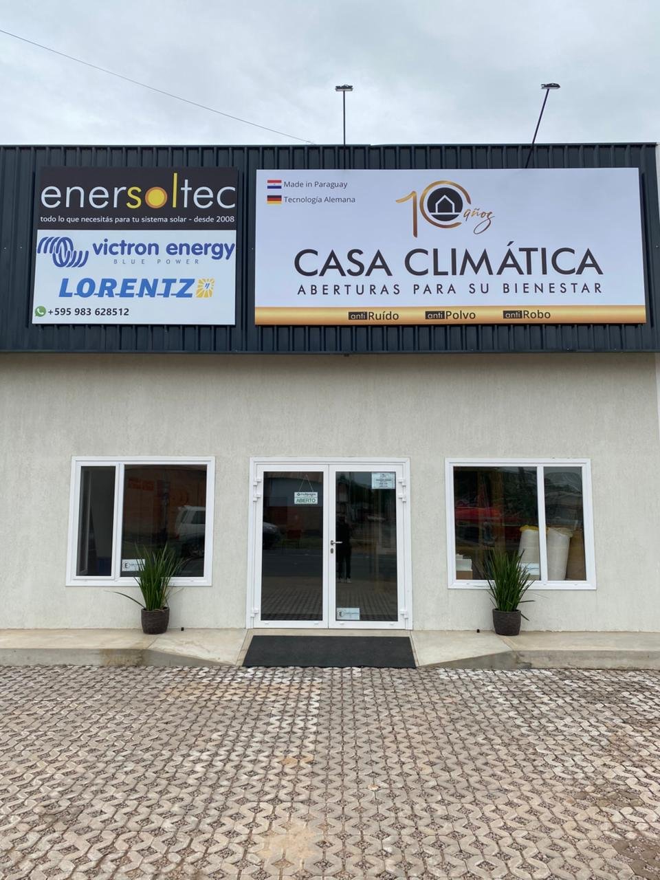 Eingang Showroom Loma Plata